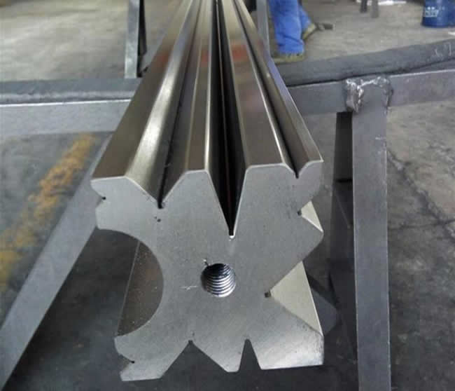 ​合肥模具厂工作人员阐述：如何安装折弯机模具需注意的五个问题